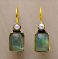 Vintage náušnice s perlami a zelenými kameny | Zlatý odstín