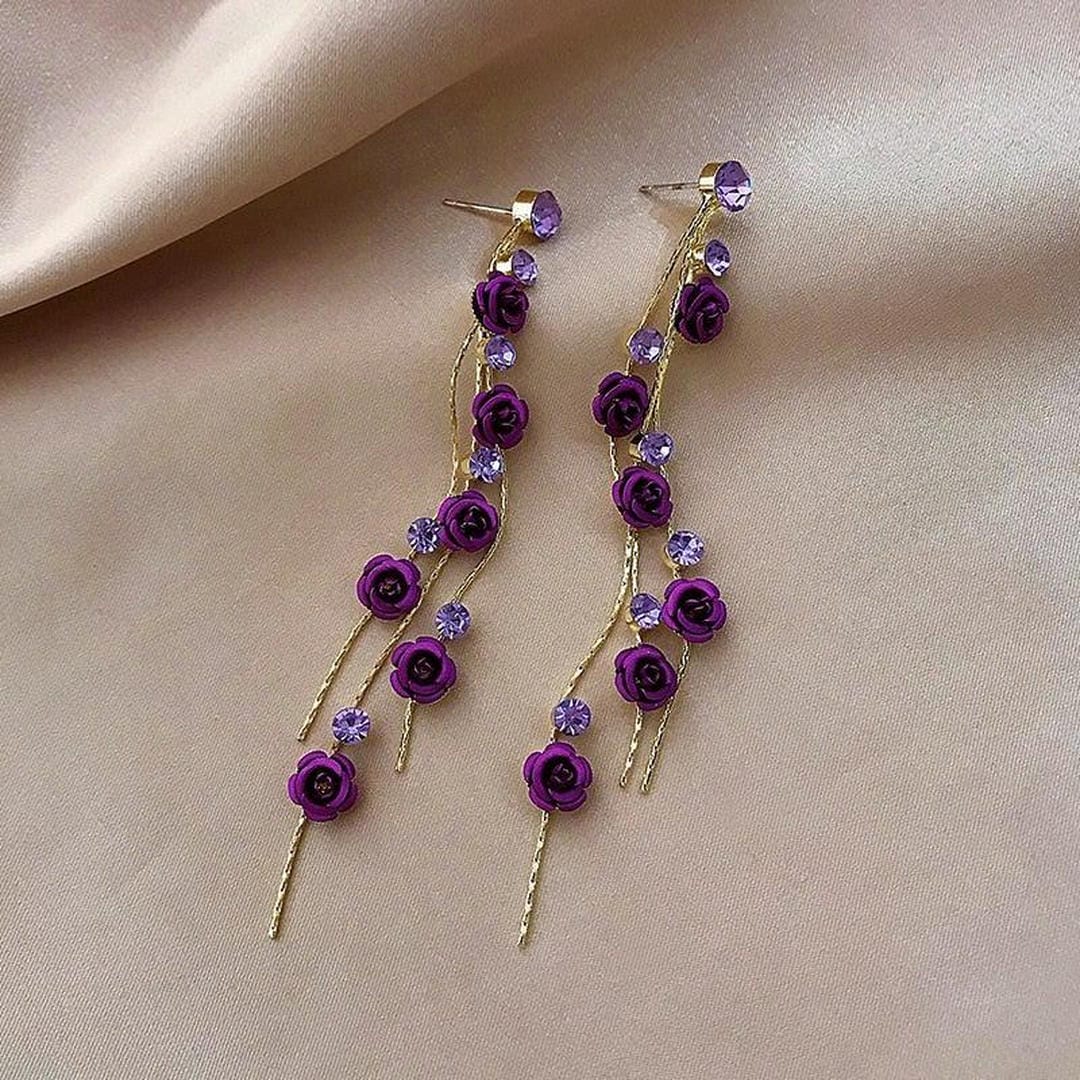 Elegantní kaskádové náušnice s růží