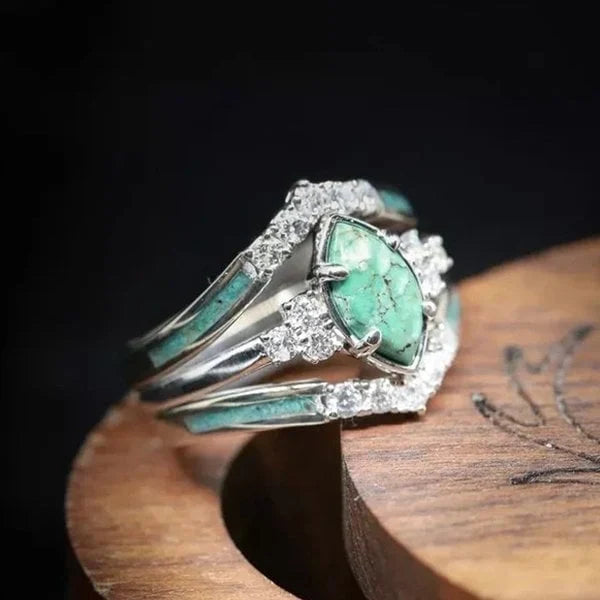 Prsten s přírodním tyrkysem a diamanty